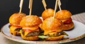 Cheeseburger Slider with Vegetables and Sesame Seeds