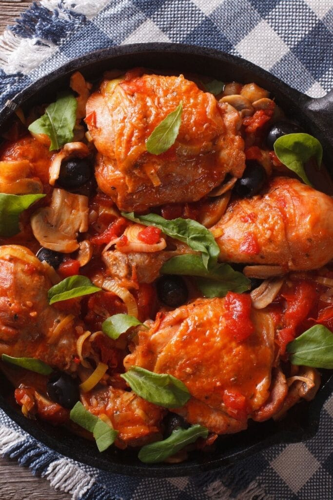 Authentic and easy Spanish chicken recipes. Photo shows Homemade Cacciatori Chicken with Mushrooms and Black Olives