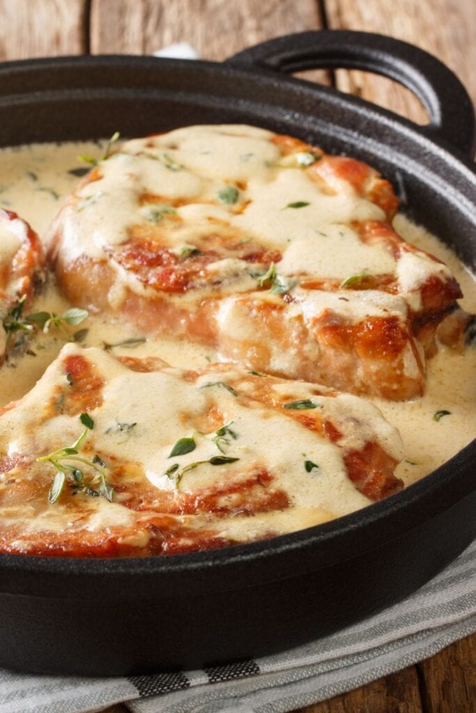 Keto pork chop recipes featuring Baked Pork Chops with Creamy Sauce and Herbs