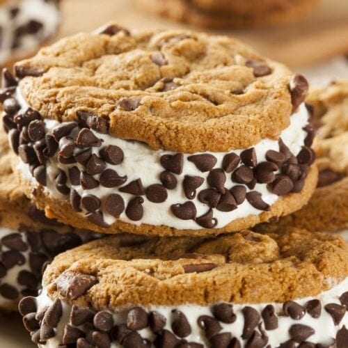 https://insanelygoodrecipes.com/wp-content/uploads/2022/02/Sweet-Ice-Cream-Sandwich-with-Chocolate-Chips-500x500.jpg