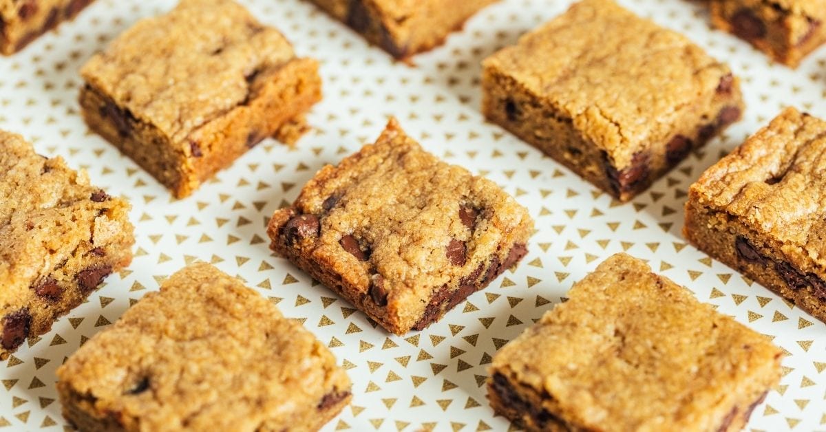 Homemade Baked Chocolate Chip Cookie Bars