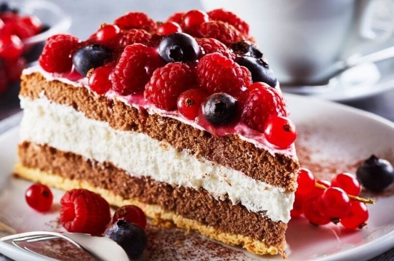 25 Best Cake Filling Ideas (+ Easy Recipes)