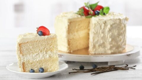 Sweet Vanilla Cake with Berries