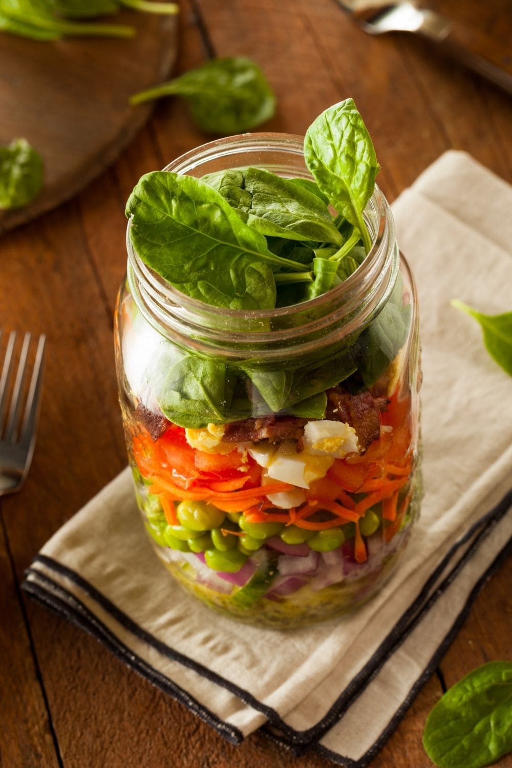 17 Best Mason Jar Salad Recipes For Meal Prepping Insanely Good   Mason Jar Salad With Egg Bacon And Veggies 