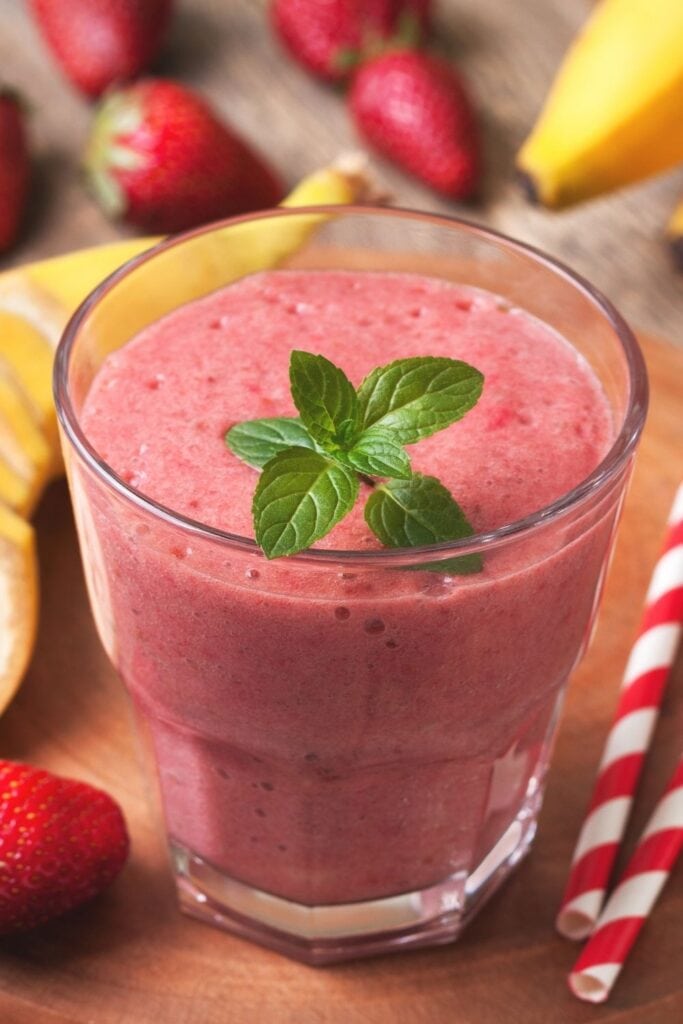 Refreshing Strawberry and Banana Smoothie with Almond Milk