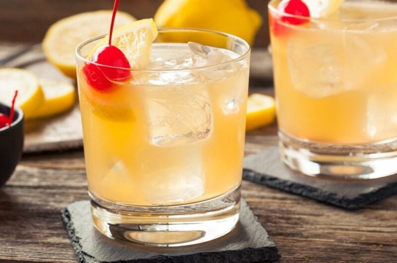 20 Easy Sour Cocktails To Tickle Your Tastebuds