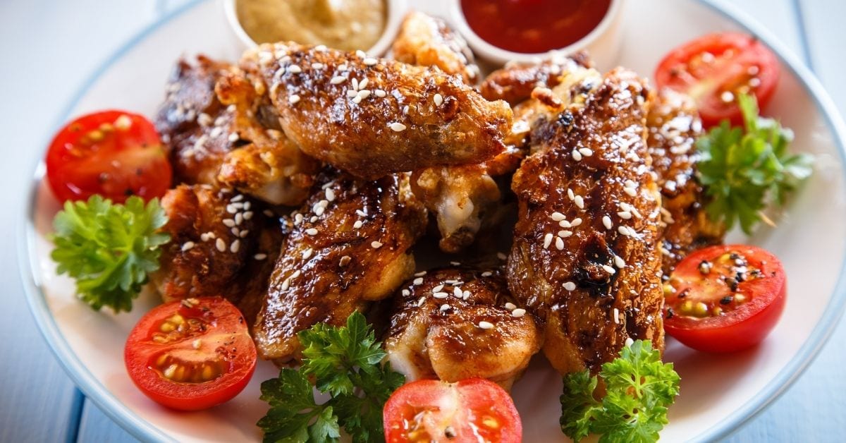 Grilled Chicken Wings with Sesame Seeds and Vegetables