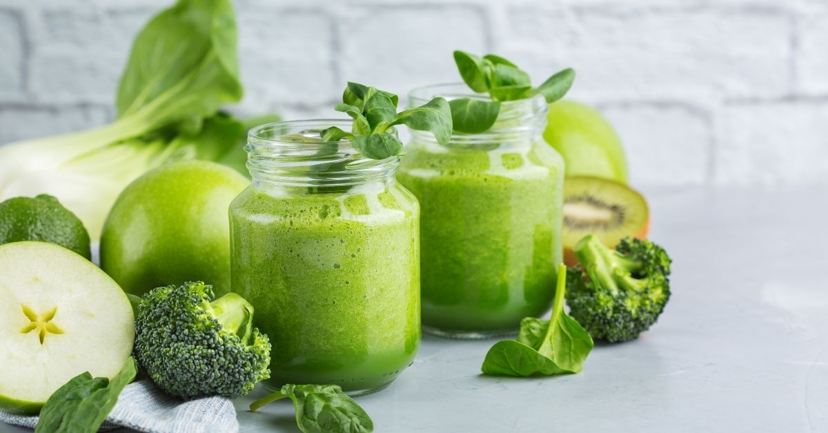 Refreshing Green Smoothie with Broccoli and Kiwi