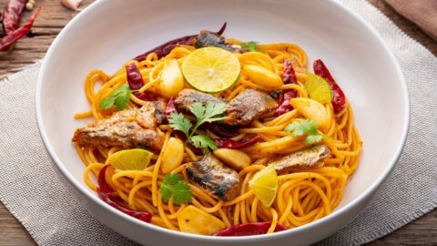 Spaghetti with Canned Mackerel and Dried Chili Garlic