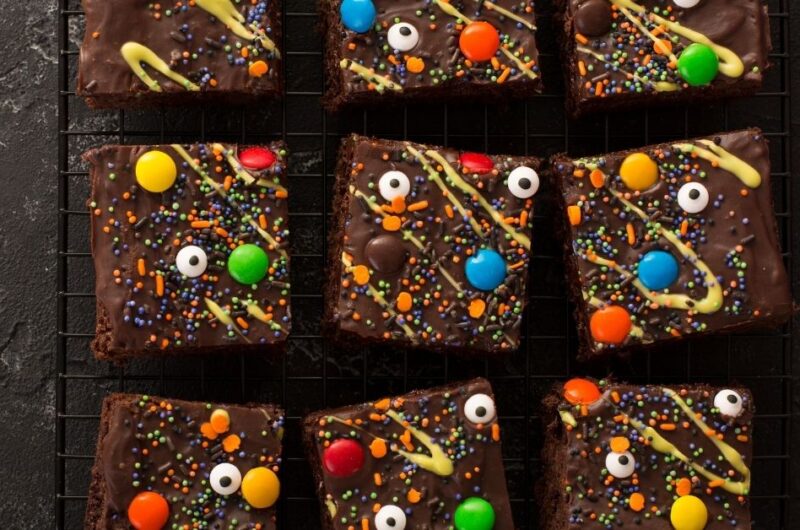 17 Easy Halloween Brownies (+ Spooky Dessert Ideas)