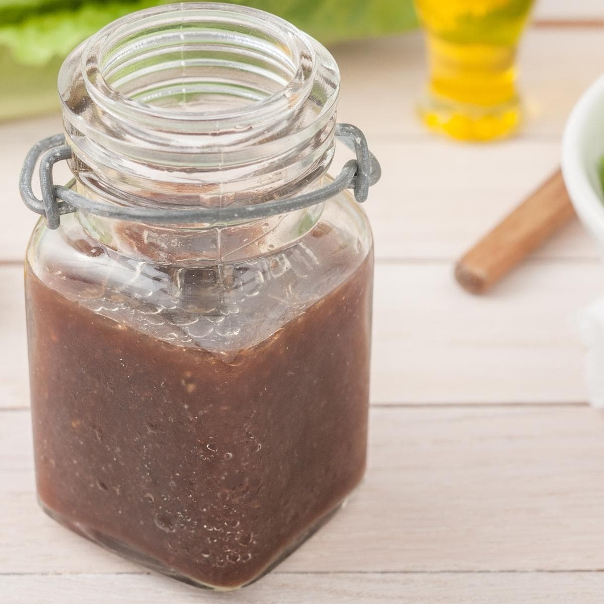 7 Balsamic Vinegar Substitutes (+ Best Replacements) Insanely Good