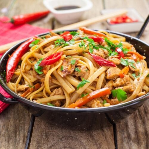 Chow Mein vs. Lo Mein (What’s the Difference?) - Insanely Good