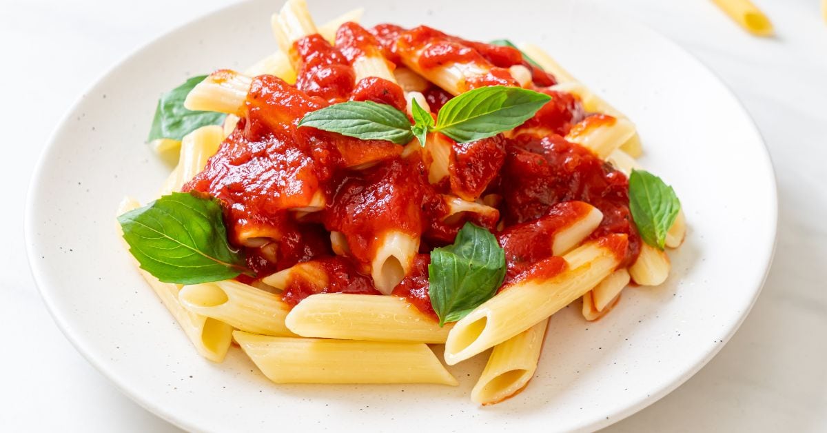 Penne Pasta with Tomato Sauce and Basil