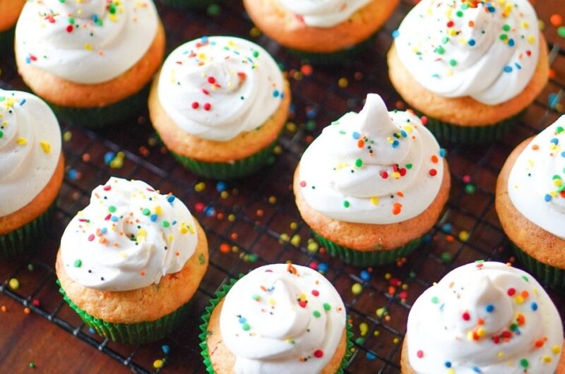 25 Fun Birthday Cupcakes (+ Recipe Collection)