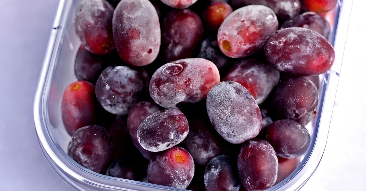 How to Freeze Grapes (+ 7 Ways to Use Them) Insanely Good