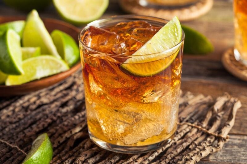 15 Fireball Cocktails (+ Easy Mixed Drink Recipes)