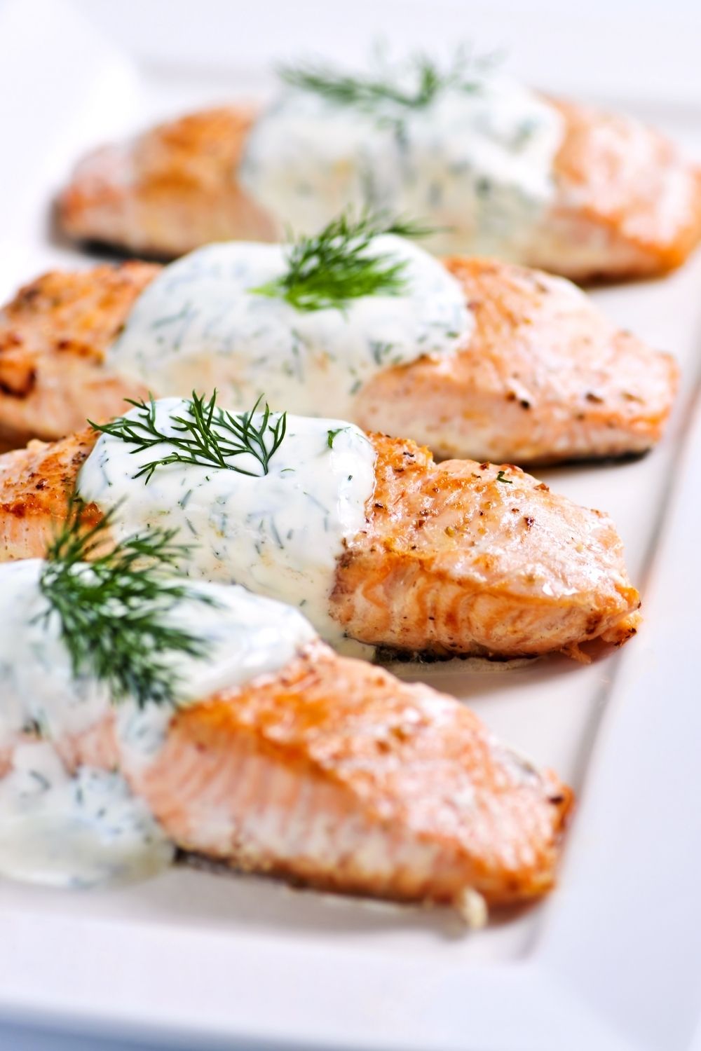 Cooked Salmon With Dill Sauce 