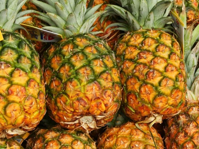 How to Freeze Pineapple: ripe, golden pineapples