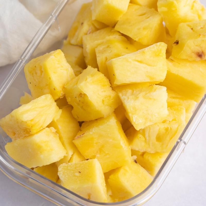 How to Freeze Pineapple: frozen pineapple slices