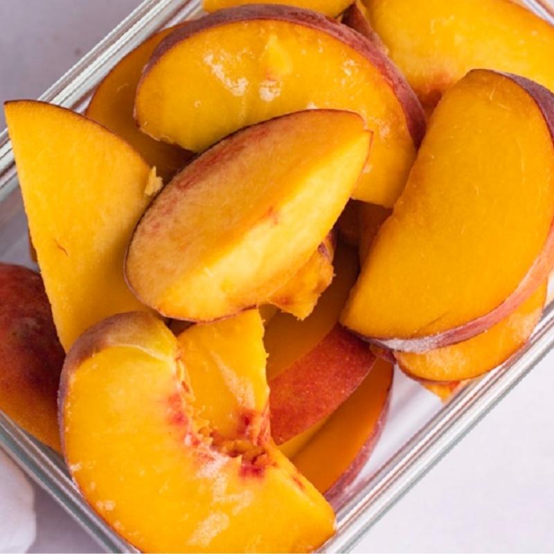 How to Freeze Peaches: frozen sliced peaches
