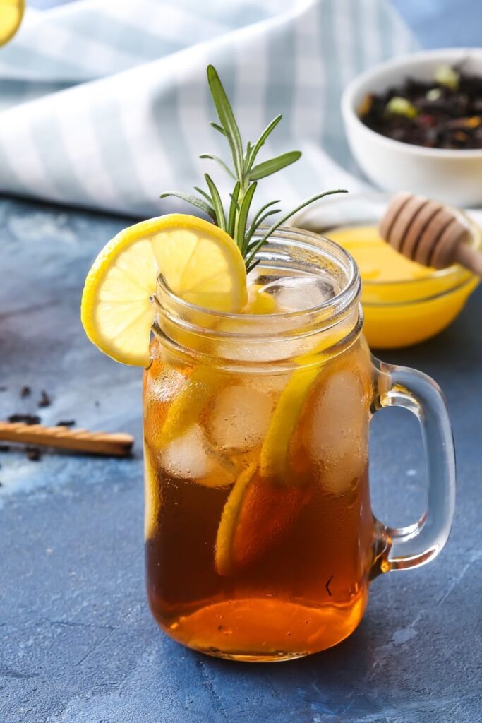 Iced Sun Tea in a Mason Jar with Lemons