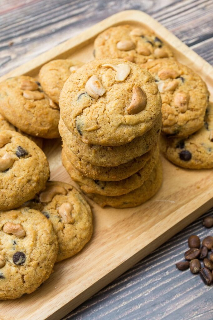 Low-Calorie Chocolate Chip Cookies with Nuts