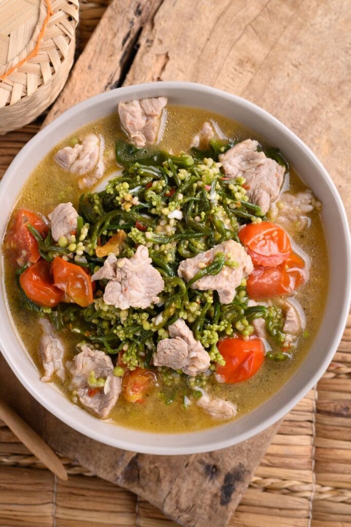 Malabar Spinach Soup with Pork and Tomatoes