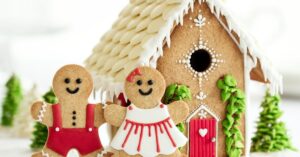 Sweet Gingerbread House with Gingerbread Couples