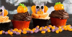 Sweet Homemade Owl and Pumpkin Cupcakes for Halloween