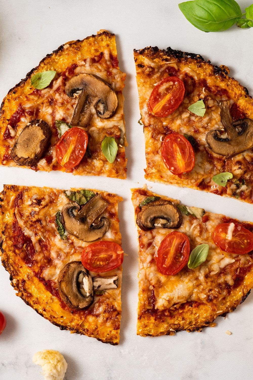 25 meilleures recettes de pizza Keto (+ idées de croûte à faible teneur