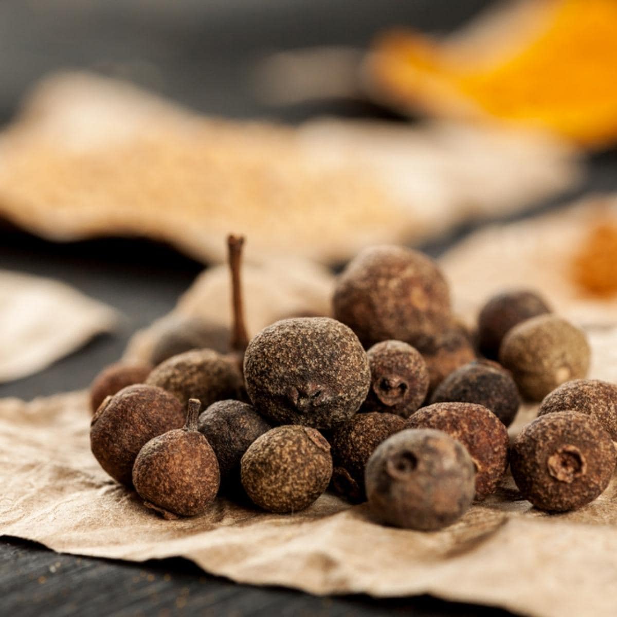 9 Best Nutmeg Substitutes For Cooking and Baking Insanely Good