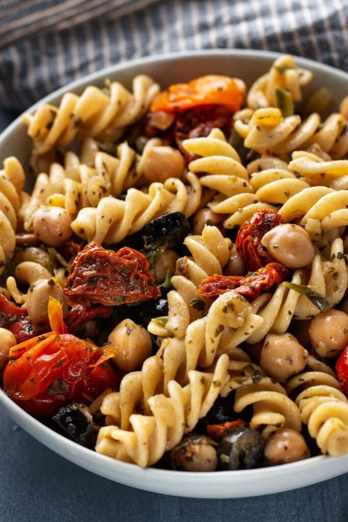 Banza Pasta with Black Olives and Sun-Dried Tomatoes