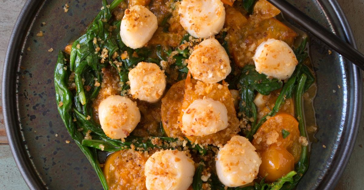 Homemade Fried Scallops with Spinach