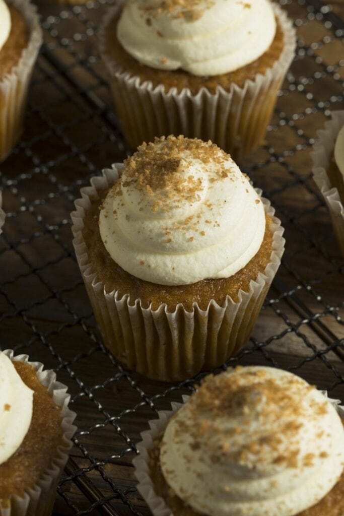 25 Easy Nutmeg Recipes for a Warming Winter: Homemade Spiced Cupcakes with Frosting