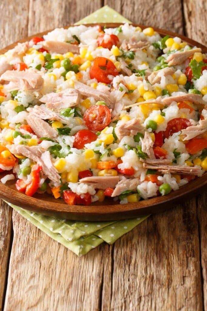 10 Healthy Fish and Rice Dinner Recipes: Tuna and Rice with Tomato, Peas and Corn