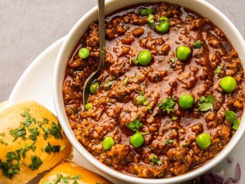https://insanelygoodrecipes.com/wp-content/uploads/2022/09/Homemade-Indian-Spicy-Minced-Meat-with-Green-Peas-or-Keema-Matar-500x375.jpg