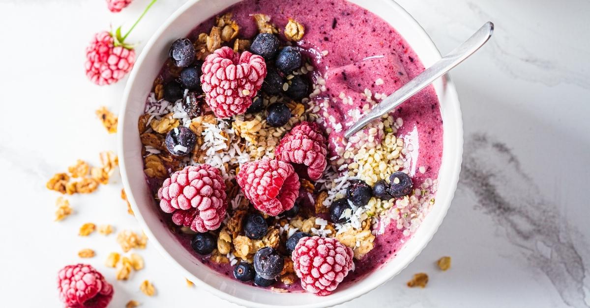 Homemade Raspberry Smoothie Bowl with Fresh Berries and Oats