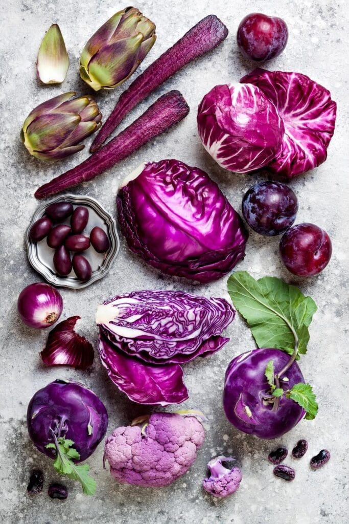 Purple foods: Cabbage, radicchio, olives, kohlrabi, broccoli, onions, and artichokes.