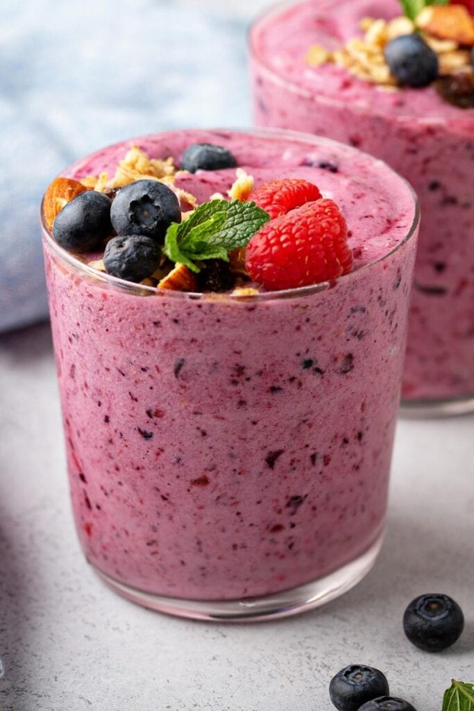 Refreshing Whole30 Mixed Berry Smoothie with Blueberry and Raspberries