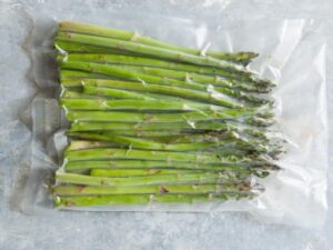 How to Freeze Asparagus (Easy Method) - Insanely Good