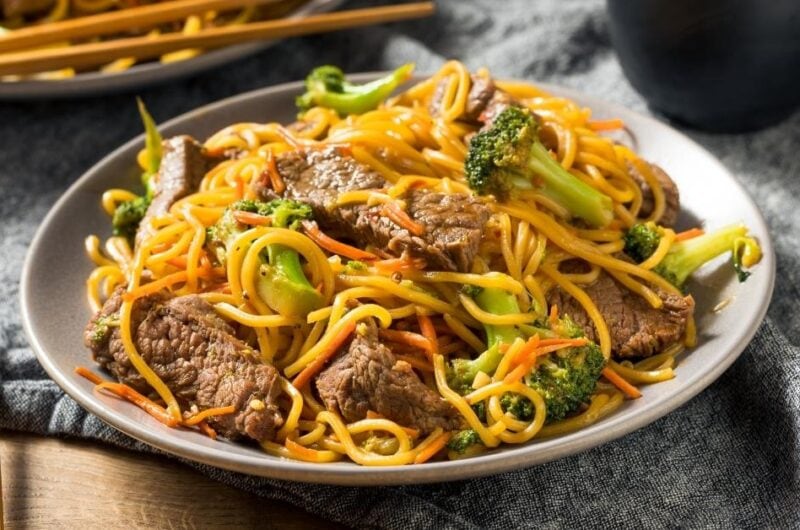 Chow Mein vs. Lo Mein (What's the Difference?)