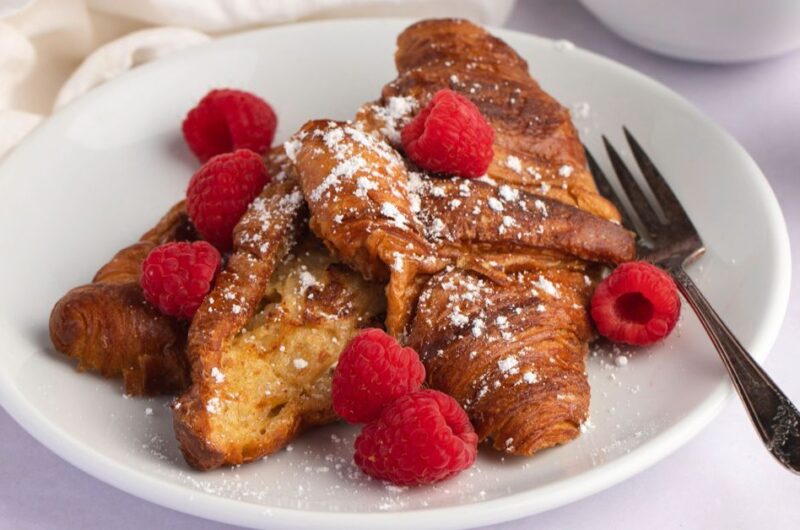 Croissant French Toast (Easy Recipe)