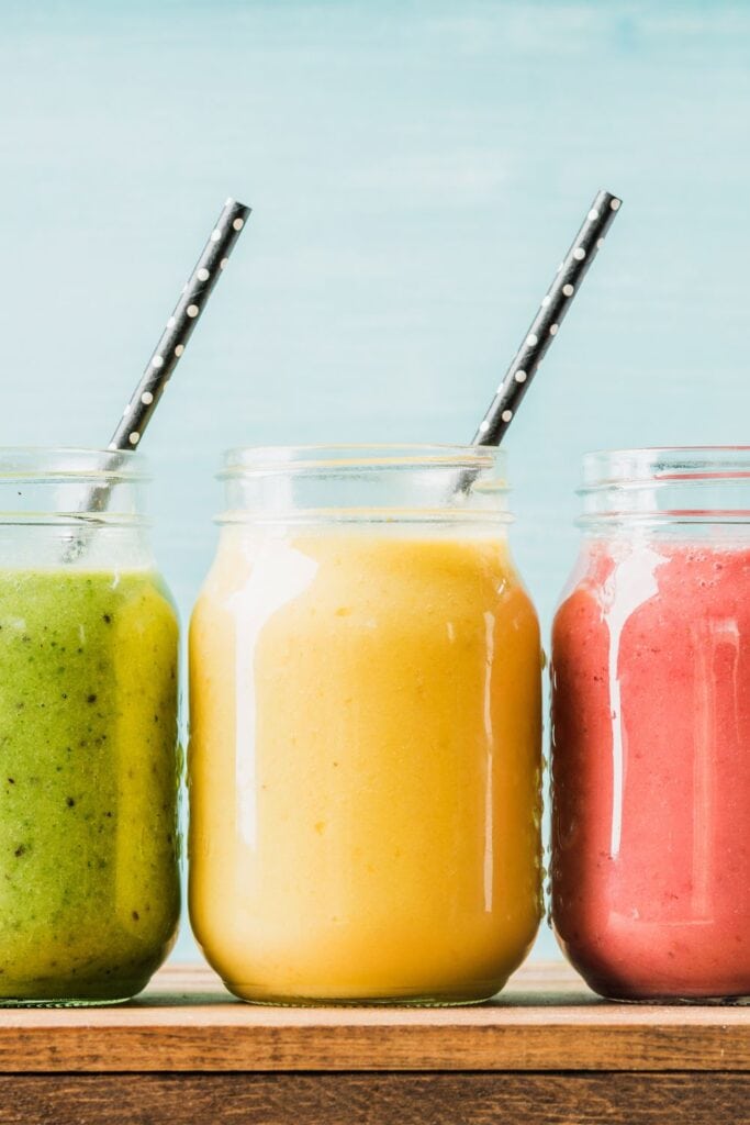 Fresh Detox Juice: Kiwi, Pineapple and Strawberry Flavors