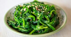 Healthy Korean Side Dish Seasoned Spinach with Sesame