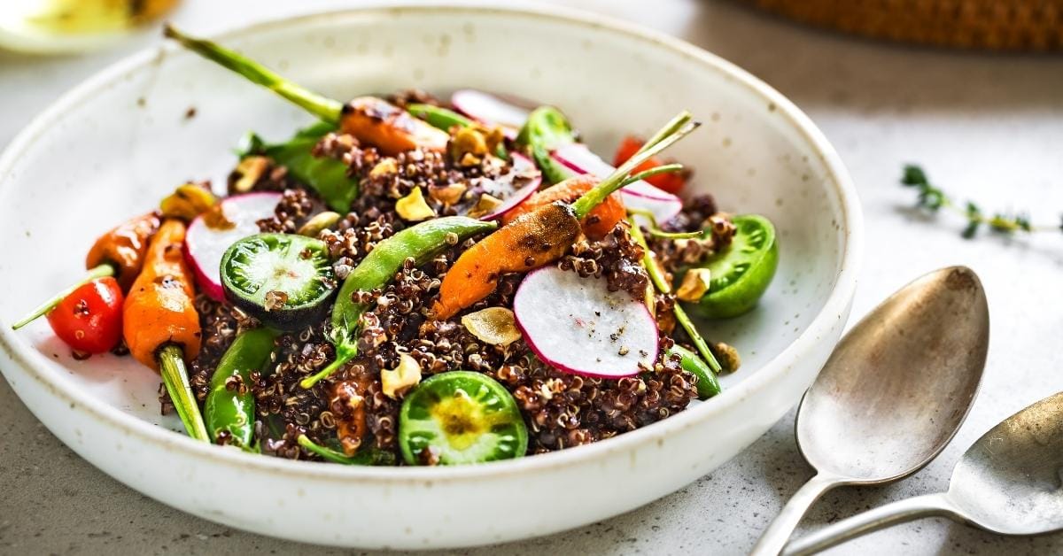 https://insanelygoodrecipes.com/wp-content/uploads/2022/10/Healthy-Quinoa-Salad-with-Baby-Carrots-Tomatoes-and-Sugar-Snap-Peas.jpg