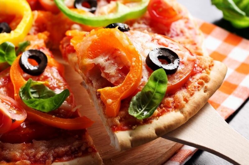 20 Vegetarian Pizza Toppings (+ Recipes)