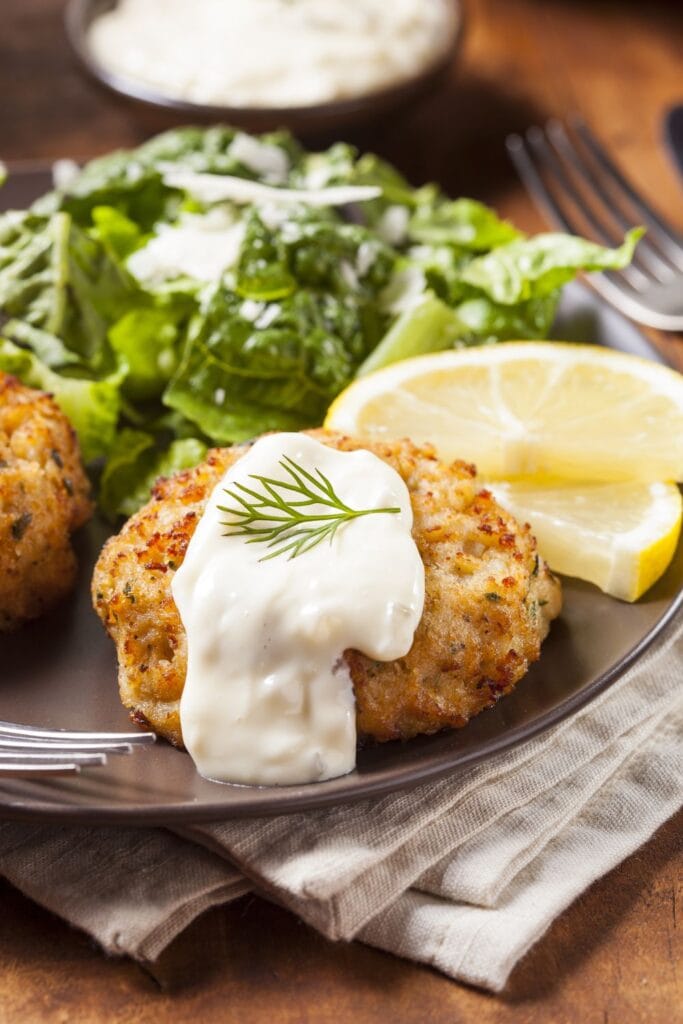 Juicy and Tender Crab Cakes with Lemons and Vegetables