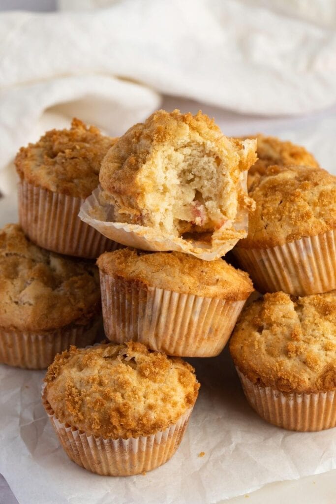 Crumbly Apple Strudel Muffins 