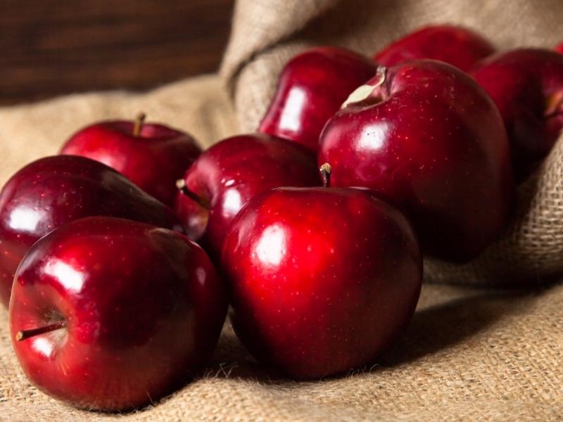 Red delicious apples