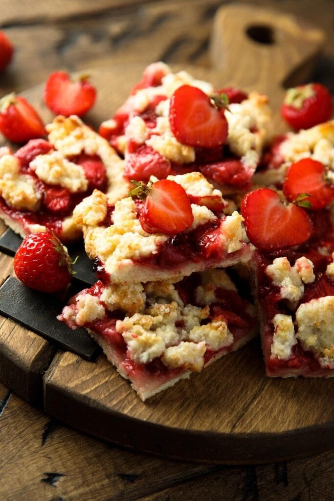 Sweet Strawberry Pie Bars with Fresh Fruits